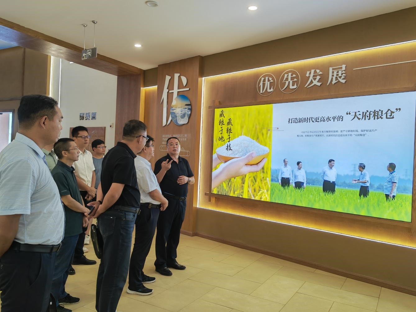 新疆生產(chǎn)建設(shè)兵團(tuán)第二師三十團(tuán)到公司考察